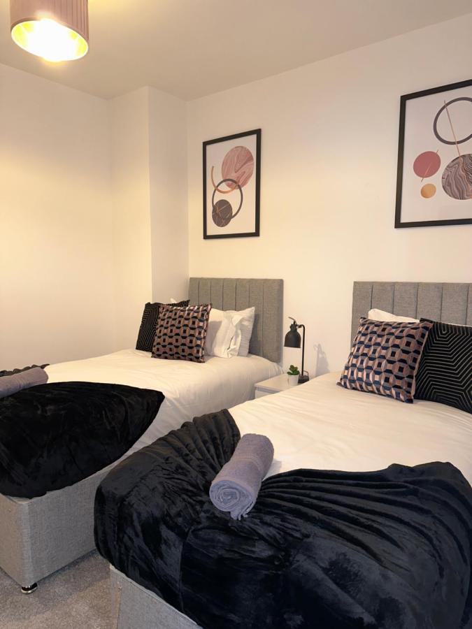 Sleek & Stylish Apartment By Dh Aparthotels Питерборо Екстериор снимка